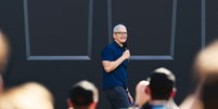 Tim Cook durante a WWDC22 no Apple Park   Foto: Divulgação / Apple / Tecnoblog