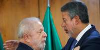 Lira foi aliado de Bolsonaro e agora recebeu apoio de Lula na eleição da Presidência da Câmara  Foto: Reuters / BBC News Brasil