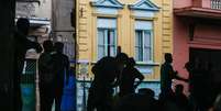 Frequentadores da Cracolândia se agrupam no Minhocão, no centro; operações da polícia têm dispersado os usuários de drogas por várias regiões da cidade  Foto: TIAGO QUEIROZ/ESTADÃO / Estadão