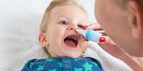 A lavagem nasal ajuda a prevenir e aliviar os sintomas de doenças alérgicas -  Foto: Shutterstock / Alto Astral