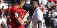 Vini Jr foi provocado por jogadores e torcedores do Mallorca (Foto: JAIME REINA / AFP)  Foto: Lance!