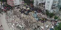 Adana, na Turquia, amanheceu sob escombros   Foto: Reuters