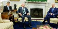 Presidente Lula ao lado de Joe Biden no Salão Oval da Casa Branca   Foto: DW / Deutsche Welle