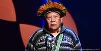 Davi Kopenawa Yanomami: "Estou me sentindo triste, revoltado e com vontade de me vingar. A alma do xamã está chorando."  Foto: DW / Deutsche Welle