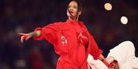 Rihanna voltou aos palcos após 7 anos no Super Bowl 2023.  Foto: Getty Images / Purepeople