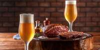 Cerveja é a bebida favorita dos brasileiros no churrasco - Foto: Shutterstock / Alto Astral