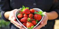 Comer morango todos os dias melhora a saúde do coração, diz estudo-  Foto: Shutterstock / Saúde em Dia