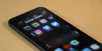 Instagram e Facebook seguem o Twitter e tamb&eacute;m v&atilde;o cobrar por selo de verificado (Imagem: Dole777/Unsplash)  Foto: Canaltech