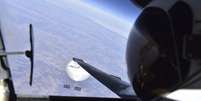 Imagem de selfie mostrando piloto de caça americano voando sobre balão chinês 'espião'  Foto: US DEPARTMENT OF DEFENSE / BBC News Brasil