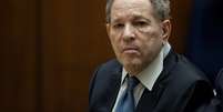 Ex-produtor de cinema Harvey Weinstein em tribunal em Los Angeles 04/10/2022  Foto: Etienne Laurent/Pool via REUTERS