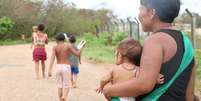 Territórios indígenas ajudam a evitar 15 milhões de casos de infecções respiratórias e cardiovasculares por ano, o que leva a uma economia de R$ 10 bilhões nos cofres públicos  Foto: Rovena Rosa/Agência Brasil