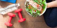 Uma nutrição adequada é essencial para melhorar o rendimento durante a atividade física  Foto: SUPREEYA-ANON l Shutterstock / Portal EdiCase