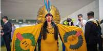 "Olha como as índias estão agora", disse uma das pessoas. A deputada indígena registrou boletim de ocorrência após as ofensas racistas  Foto: Reprodução/Instagram