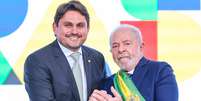 Juscelino Filho e o presidente Lula ao tomarem posse, no dia 1º de janeiro de 2023  Foto: Ricardo Stuckert/Presidência da República / BBC News Brasil
