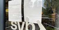 Agência fechada do SVB em Menlo Park, na Califórnia  Foto: Reuters / BBC News Brasil