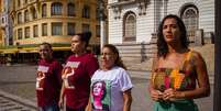 Imagem mostra familiares de Marielle Franco  Foto: Mayara Donaria / Alma Preta