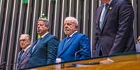 Lula ao lado dos presidentes da Câmara, Arthur Lira (à esquerda), e do Senado, Rodrigo Pacheco (à direita) em cerimônia no Congresso Nacional  Foto: Ricardo Stuckert/PR / BBC News Brasil