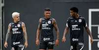 Gil, Fagner e Paulinho durante treino do Timão (Foto: Rodrigo Coca / Agência Corinthians)  Foto: Lance!