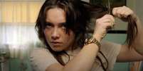 Diretor fala sobre cena de filme em que Florence Pugh corta o pr&oacute;prio cabelo: "Pesadelo"  Foto: Divulga&ccedil;&atilde;o/MGM / Hollywood Forever TV
