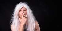 Como o cigarro pode ser prejudicial para seu cabelo?  Foto: iStock