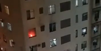 Homem é suspeito de esfaquear pais e incendiar apartamento no Rio; ele morreu após cair de prédio  Foto: Reprodução/Twitter:@Informacoes_RJ