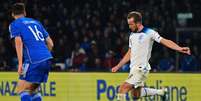 Harry Kane, autor de um dos gols da estreia (Alberto PIZZOLI / AFP)  Foto: Lance!