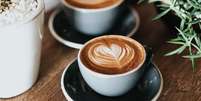 Confira recomendações médicas sobre o consumo de café  Foto: Reprodução/Unsplash/NathanDumlao