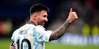 A seleção argentina, do craque Lionel Messi, comemorou título da Copa do Mundo de 2022 após amistoso (Foto: IMAGO / PA Images)  Foto: Lance!