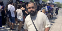 O assistente contábil Caio Andrela, de 29 anos, que pretendia ver Drake no Lollapalooza 2023  Foto: Ana Lourenço / Estadão 