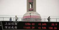 Painel eletrônico com índices acionários em Xangai, EUA
24/03/2023. REUTERS/Aly Song  Foto: Reuters