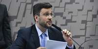 À mesa, em pronunciamento, indicado para exercer o cargo de presidente da Comissão de Valores Mobiliários (CVM), João Pedro Barroso do Nascimento. Foto: Geraldo Magela/Agência Senado  Foto: Geraldo Magela/Agência Senado / Estadão