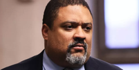 Alvin Bragg fez hist&oacute;ria em 2021 como o primeiro homem negro eleito promotor distrital do Condado de Nova York  Foto: Getty Images / BBC News Brasil