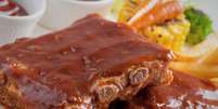 Costelinha ao molho barbecue, igualzinha a do restaurante famoso.  Foto: Bake and Cake Gourmet