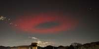 Um anel de luz vermelha apareceu no céu noturno acima da Itália em 27 de março  Foto: Valter Binotto