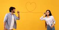 Se você quer ter um romance com Gêmeos, confira 4 fatos que provam que esse signo está apaixonado e entenda o que cada um deles significa! -  Foto: Shutterstock / João Bidu