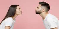 Dia do Beijo: beijar é bom, mas também é arriscado; entenda -  Foto: Shutterstock / Saúde em Dia