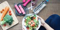 Alimentação fornece energia e resistência muscular para o corpo  Foto: SUPREEYA-ANON | Shutterstock / Portal EdiCase