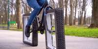 Bicicleta de rodas quadradas é sucesso na internet  Foto: Reprodução