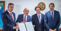 Lula assina projeto de novo arcabouço fiscal entregue ao Congresso  Foto: Diogo Zacarias/Presidência da República / Estadão