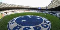 Atualmente, Cruzeiro e Minas Arena vivem discordâncias, que fazem com que o time celeste não mande seus jogos no Gigante da Pampulha - (Foto: Staff Images/Cruzeiro)  Foto: Lance!