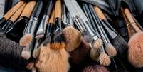 Estudo conduzido no Reino Unido revelou que os pincéis de maquiagem podem ter uma grande quantidade de bactérias - Shutterstock  Foto: Alto Astral