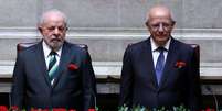 Luiz Inacio Lula da Silva e Augusto Santos Silva durante cerimônia no Parlamento português  Foto: Rodrigo Antunes / Reuters