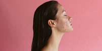 O “chip da beleza” pode causar efeitos indesejados como a acne -  Foto: Shutterstock / Alto Astral