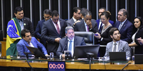 Foto mostra parlamentares em sessão da Câmara dos Deputados que aprovou a urgência na tramitação do PL 2630/2020  Foto: Aos Fatos