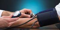 Pressão alta pode provocar AVC e outras doenças; veja como prevenir - Foto: Shutterstock / Saúde em Dia