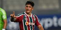 Cano marcou o primeiro gol do Fluminense no jogo (Foto: Ernesto Benevides / AFP)  Foto: Lance!