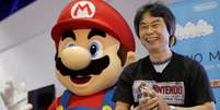 Shigeru Miyamoto e seu filho mais querido   Foto: Nintendo / Divulgação