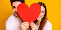 Tá afim de uma pessoa e quer potencializar sua sedução? Aqui você aprende simpatias para fazer o crush se apaixonar de vez! -  Foto: Shutterstock / João Bidu