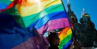 Lei russa contra "propaganda LGBT" é considerada vaga e aberta a interpretações, o que acaba permitindo a condenação de indivíduos  Foto: DW / Deutsche Welle