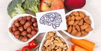 Confira quais são os alimentos que ajudam a melhor a função cognitiva do cérebro -  Foto: Shutterstock / Alto Astral